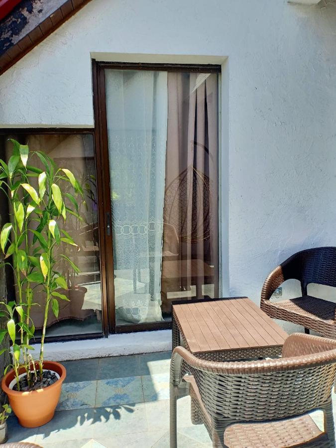 El Castillo Bed And Breakfast Angono 외부 사진