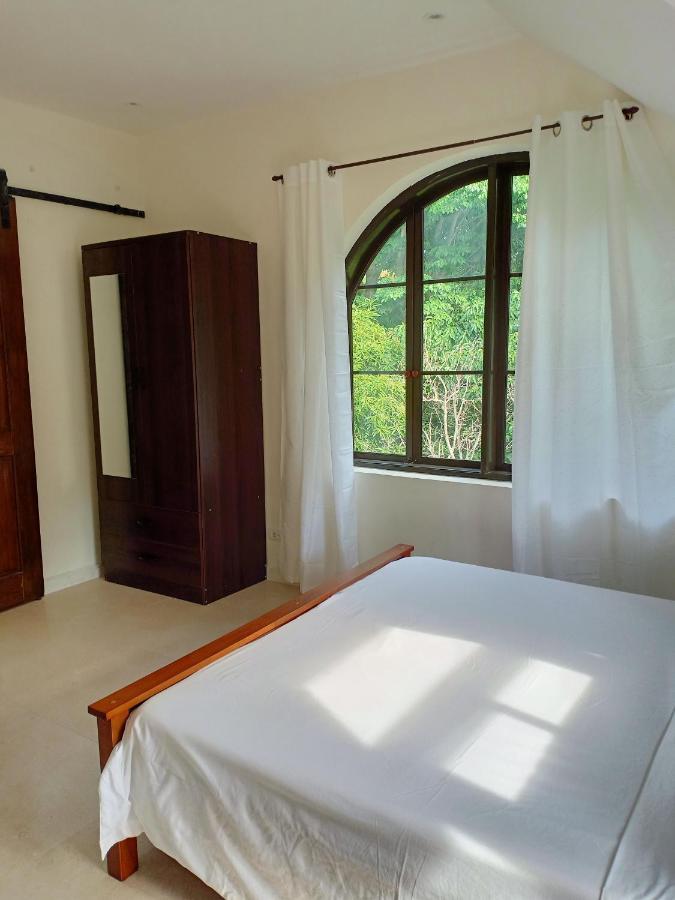 El Castillo Bed And Breakfast Angono 외부 사진