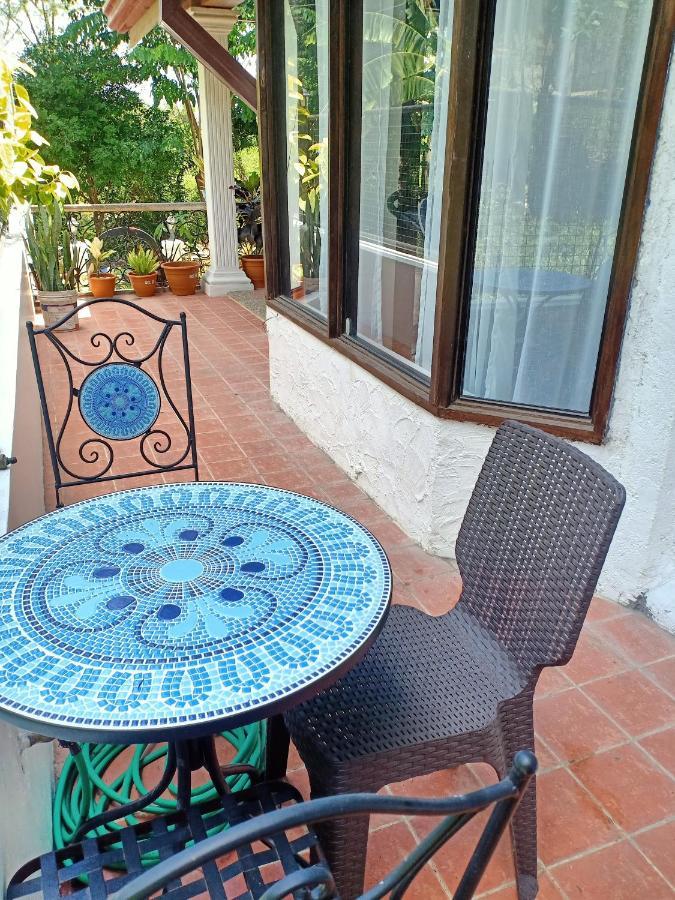 El Castillo Bed And Breakfast Angono 외부 사진