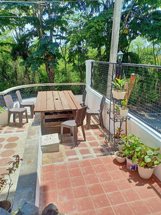 El Castillo Bed And Breakfast Angono 외부 사진