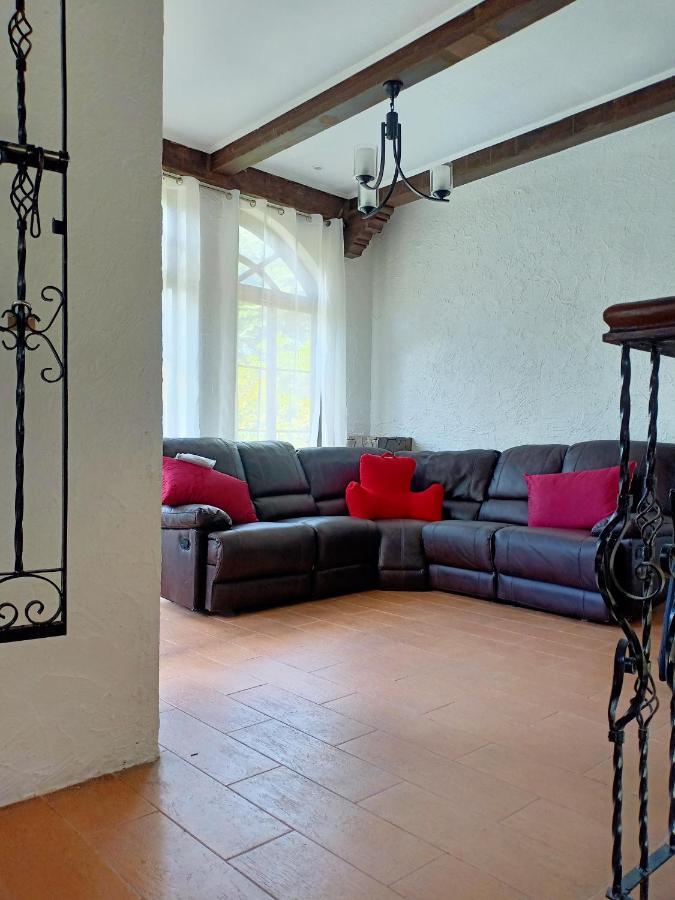 El Castillo Bed And Breakfast Angono 외부 사진