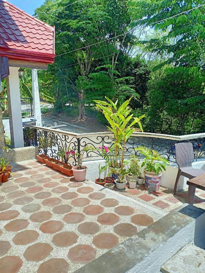 El Castillo Bed And Breakfast Angono 외부 사진