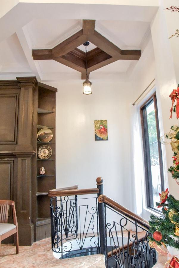 El Castillo Bed And Breakfast Angono 외부 사진