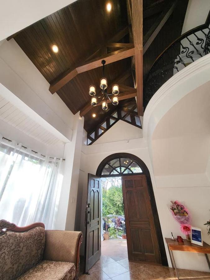 El Castillo Bed And Breakfast Angono 외부 사진