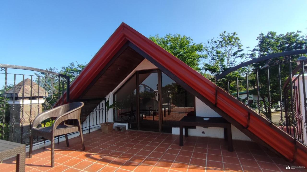 El Castillo Bed And Breakfast Angono 외부 사진