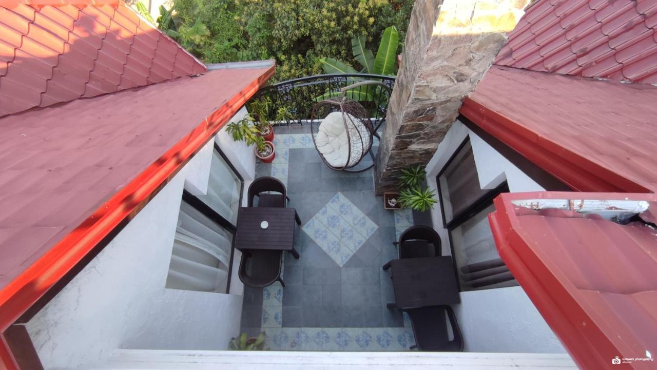 El Castillo Bed And Breakfast Angono 외부 사진