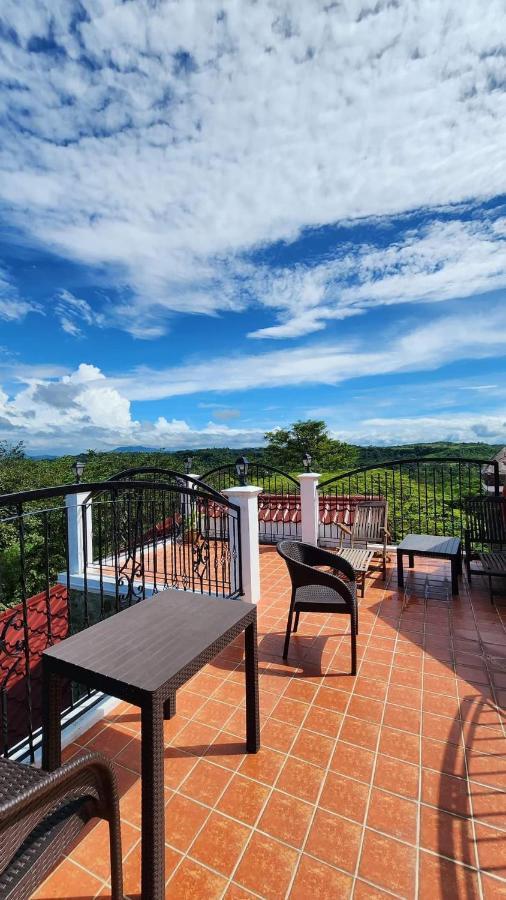 El Castillo Bed And Breakfast Angono 외부 사진
