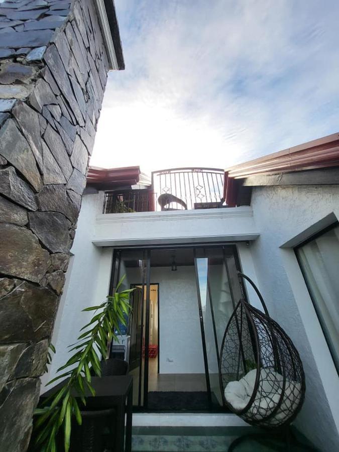 El Castillo Bed And Breakfast Angono 외부 사진