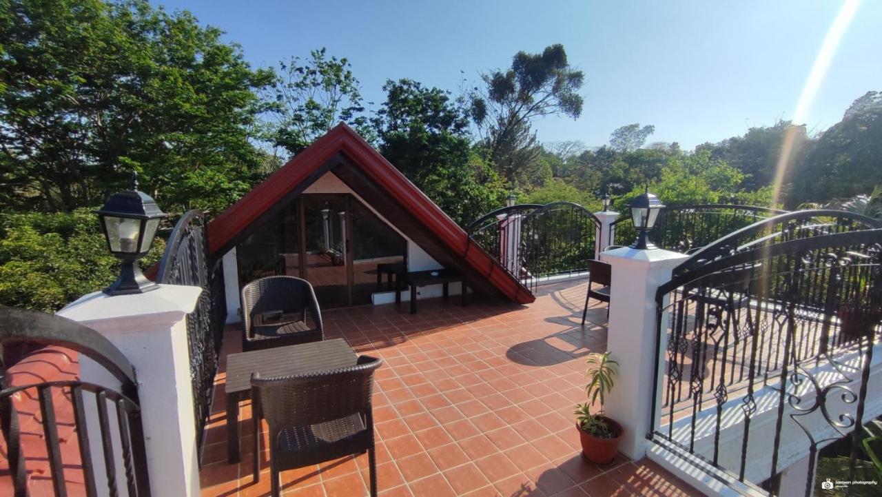 El Castillo Bed And Breakfast Angono 외부 사진